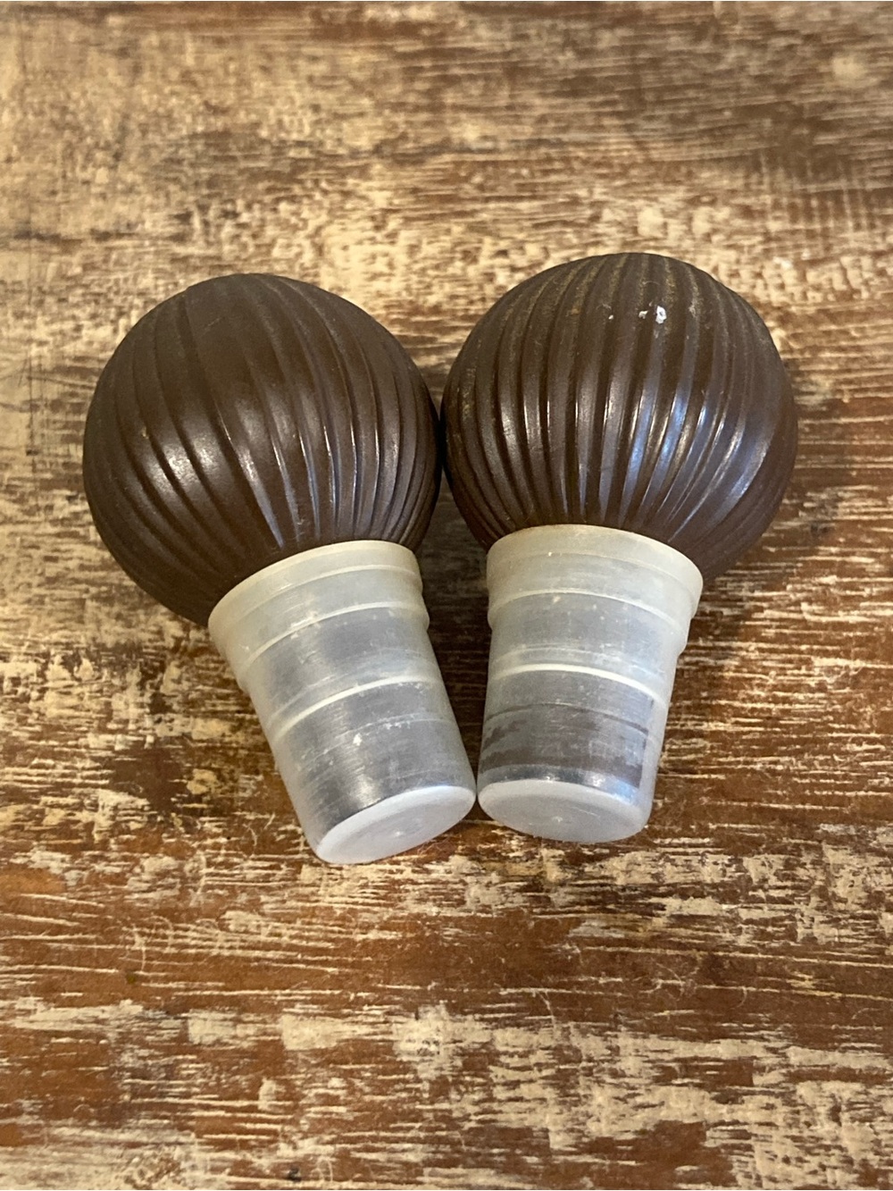 2 Vintage Ribbed Glass Decanters Vanity Bottles with Round Plastic Lids JPI NYC - Picture 7 of 12
